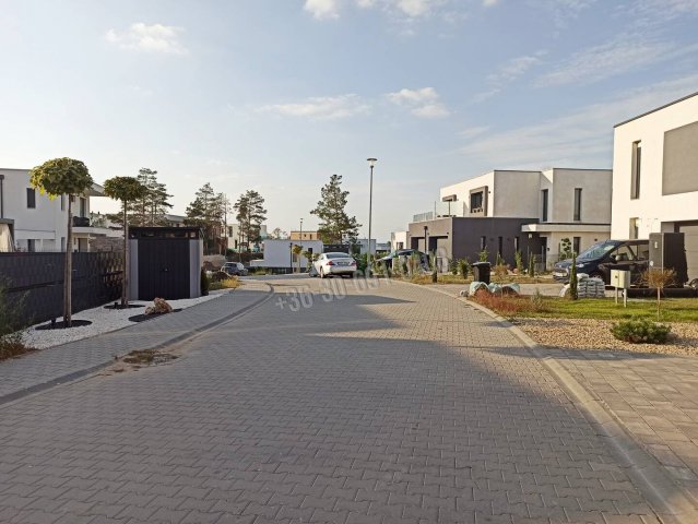 Eladó családi ház, Mogyoródon 299 M Ft, 5 szobás