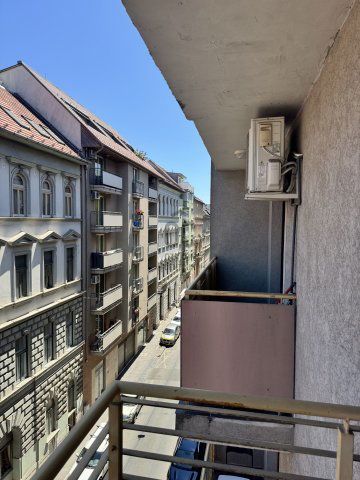 Eladó téglalakás, Budapesten, VI. kerületben 72.9 M Ft, 2 szobás