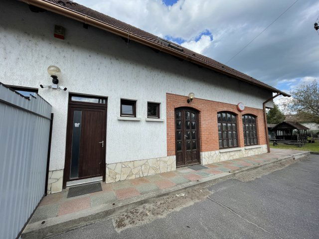 Eladó családi ház, Farmoson 109.9 M Ft, 7+4 szobás