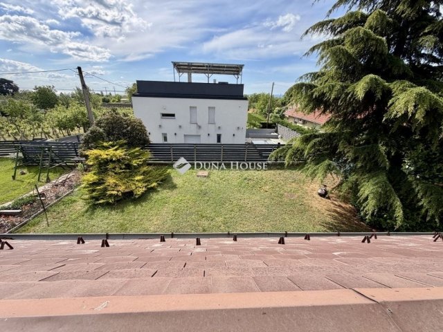 Eladó családi ház, Balatonfüreden 194.5 M Ft, 6 szobás