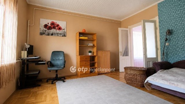 Eladó családi ház, Újszászon 37.9 M Ft, 3+2 szobás