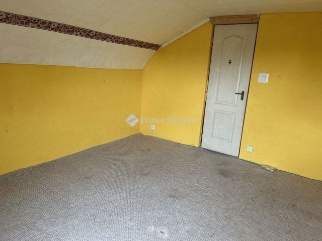 Eladó családi ház, Székesfehérvárott 77.5 M Ft, 6 szobás