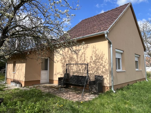 Eladó családi ház, Takácsin 29.5 M Ft, 1+2 szobás