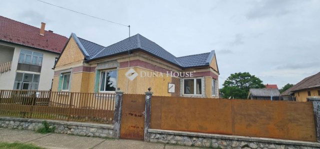 Eladó családi ház, Tápiószecsőn 73.9 M Ft, 3 szobás