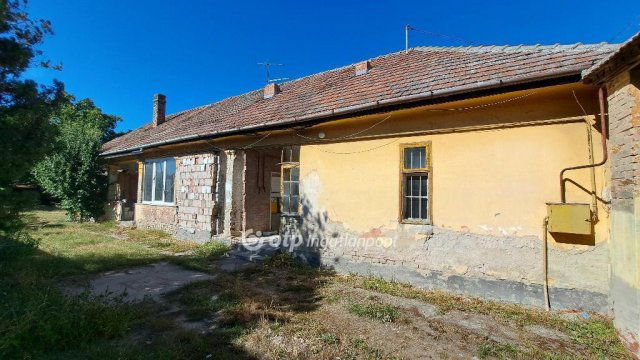 Eladó családi ház, Cegléden 13 M Ft, 1+1 szobás