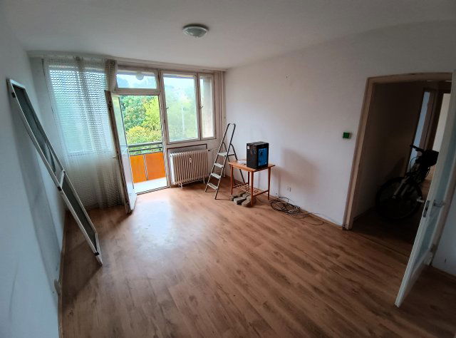 Eladó panellakás, Debrecenben 56.5 M Ft, 3 szobás