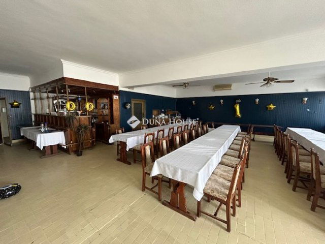 Eladó üzlethelyiség, Cegléden 159 M Ft, 1 szobás