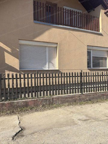 Eladó családi ház, Tatabányán 95 M Ft, 5 szobás