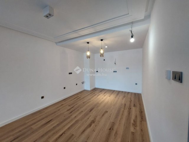 Eladó téglalakás, Siófokon 123.78 M Ft, 3 szobás