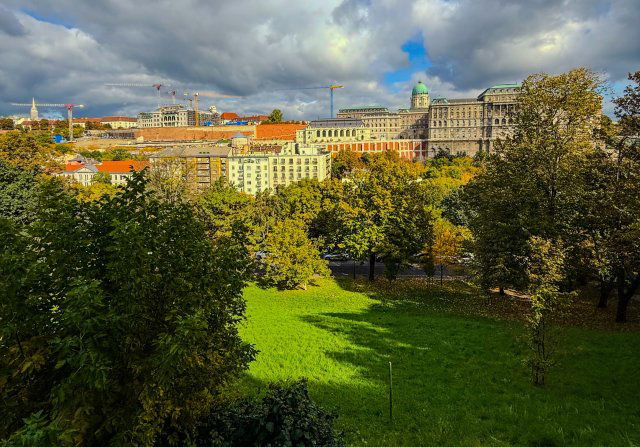 Eladó téglalakás, Budapesten, I. kerületben, Attila úton