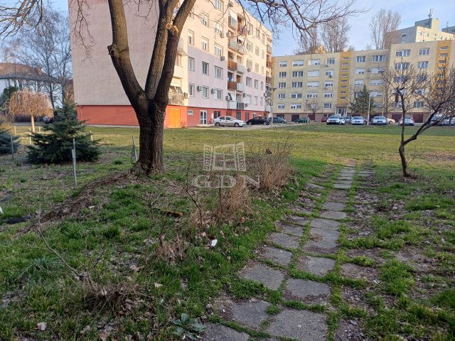 Eladó panellakás, Baján 28.5 M Ft, 2 szobás