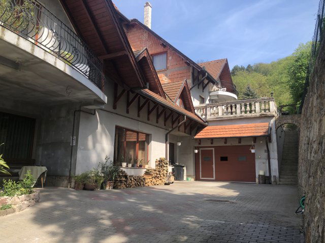 Eladó családi ház, Zebegényben 440 M Ft, 16 szobás