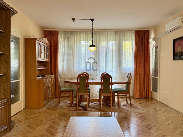 Eladó téglalakás, Szekszárdon 58.5 M Ft, 4 szobás