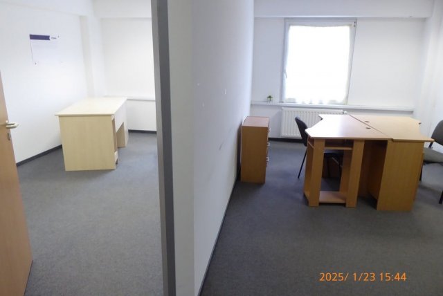 Kiadó iroda, Pécsett, Nyírfa utcában 240 E Ft / hó, 3 szobás