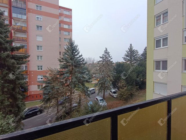 Eladó panellakás, Sopronban 53.5 M Ft, 3 szobás