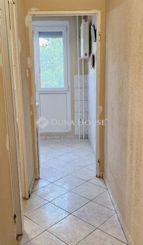 Eladó panellakás, Pécsett 37.99 M Ft, 2 szobás