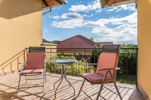 Eladó ikerház, Piliscsabán 135 M Ft, 4 szobás