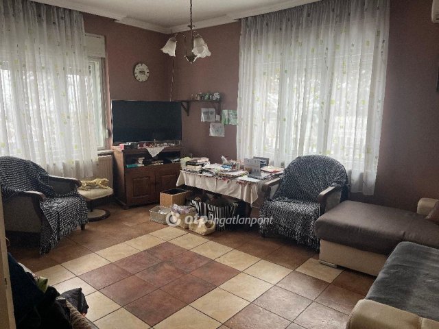 Eladó családi ház, Pécelen 69.5 M Ft, 3 szobás