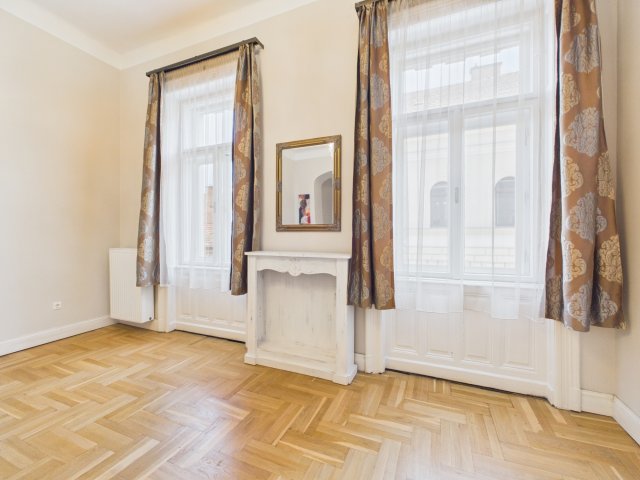 Eladó téglalakás, Budapesten, VI. kerületben 97 M Ft, 2+1 szobás