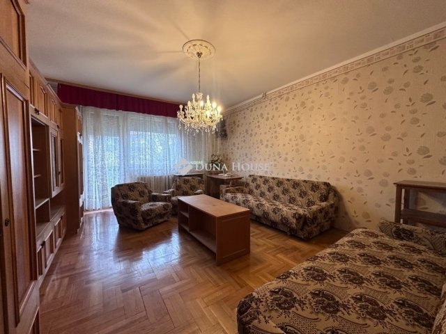 Eladó családi ház, Szegeden 180 M Ft, 7 szobás