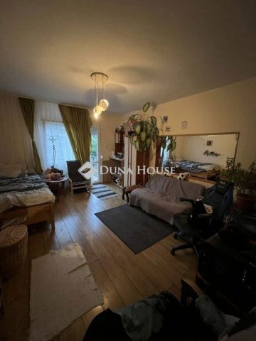 Eladó családi ház, Veszprémben 96.9 M Ft, 6 szobás