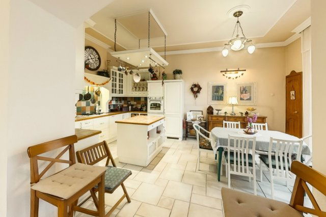 Eladó családi ház, Kecskeméten 188 M Ft, 7 szobás