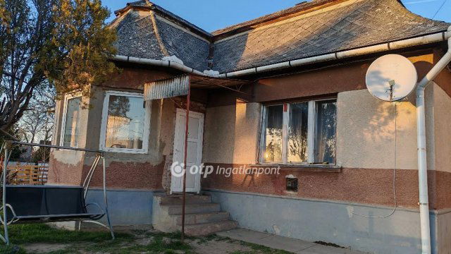 Eladó családi ház, Jászfényszarun 34.5 M Ft, 3 szobás
