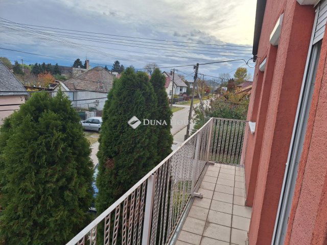 Eladó családi ház, Ászáron 59.5 M Ft, 8 szobás