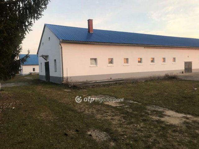 Eladó ipari ingatlan, Gyarmaton 250 M Ft / költözzbe.hu