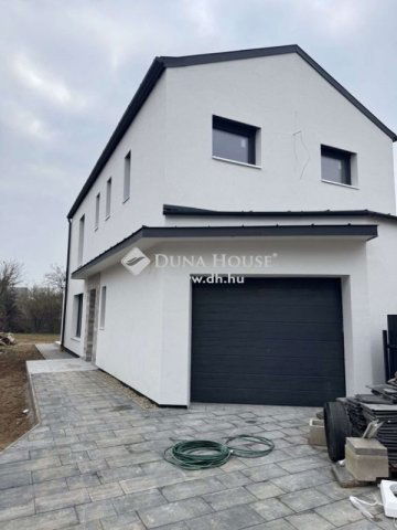 Eladó családi ház, Budapesten, XVIII. kerületben 126.9 M Ft