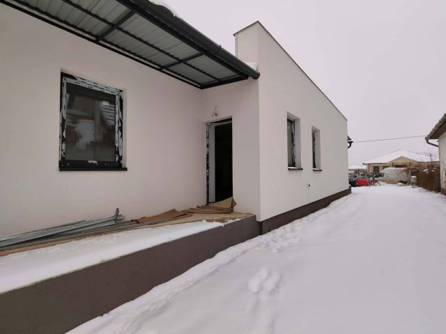 Eladó ikerház, Nyíregyházán 69.999 M Ft, 3 szobás