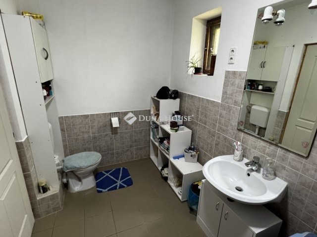 Eladó családi ház, Sárbogárdon 65.5 M Ft, 5 szobás