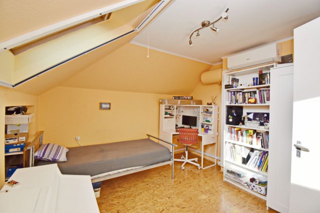 Eladó családi ház, Debrecenben 93.5 M Ft, 6 szobás