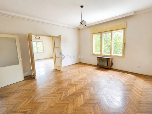 Eladó családi ház, Szegeden 66 M Ft, 2 szobás