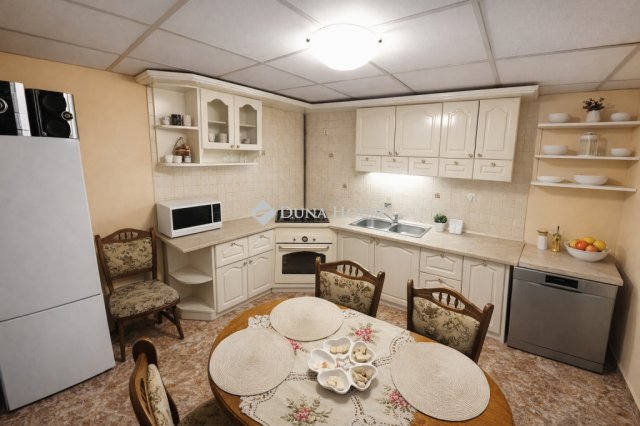 Eladó családi ház, Budapesten, IV. kerületben 98 M Ft, 3 szobás