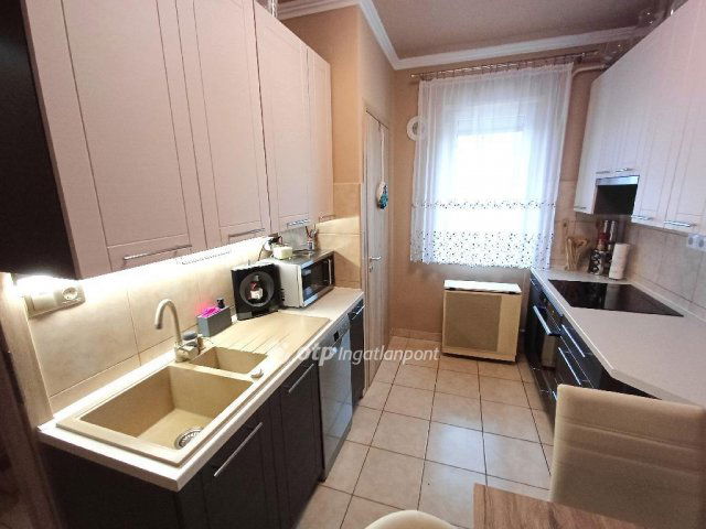 Eladó téglalakás, Tiszakécskén 44.5 M Ft, 2 szobás
