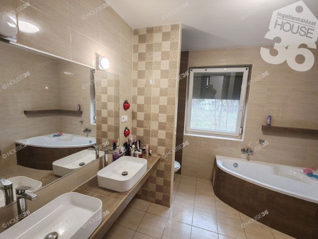 Eladó családi ház, Kecskeméten 95 M Ft, 6 szobás