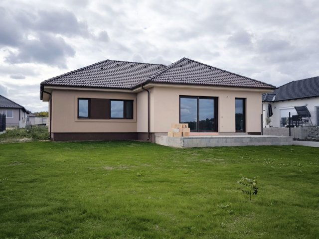 Eladó családi ház, Győrságon 96 M Ft, 5 szobás