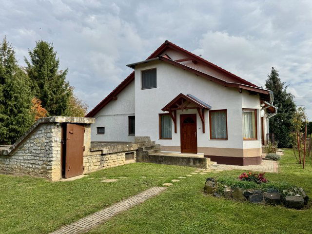 Eladó családi ház, Keszthelyen 129 M Ft, 5 szobás