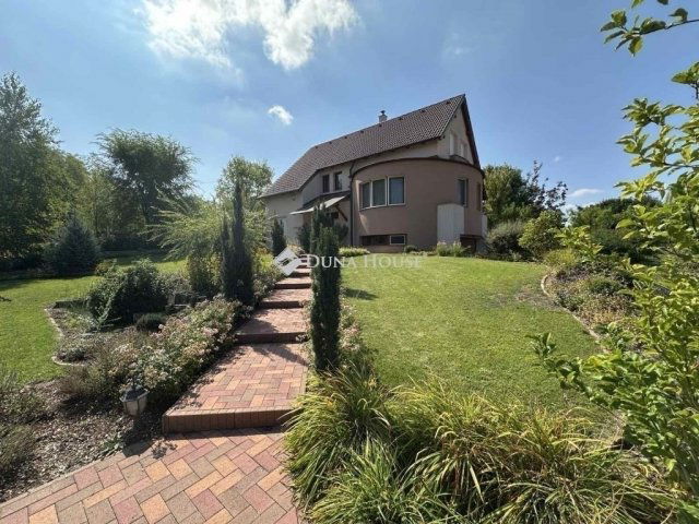 Eladó családi ház, Kecskeméten 224.9 M Ft, 7 szobás