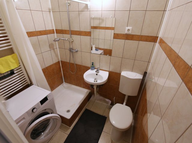 Eladó téglalakás, Veszprémben 29.99 M Ft, 1 szobás