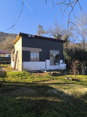 Eladó családi ház, Csákváron 23.9 M Ft, 1 szobás