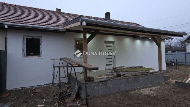 Eladó ikerház, Tápióbicskén 28.5 M Ft, 4 szobás