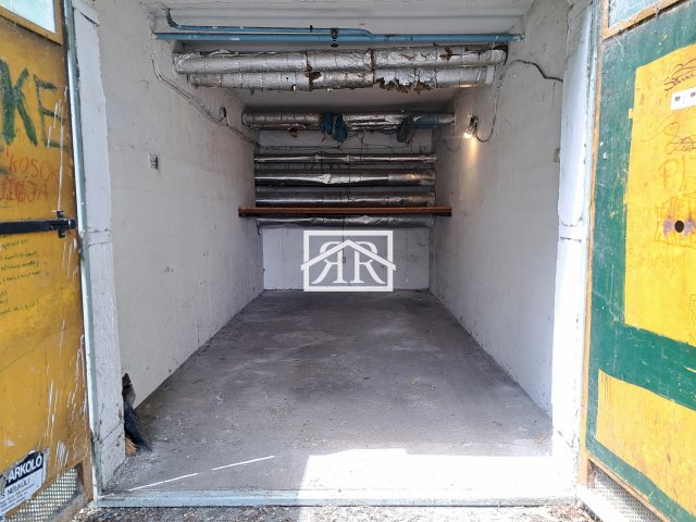 Eladó garázs, Szegeden, Ipoly soron 12.9 M Ft