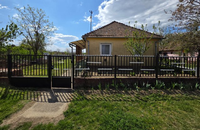 Eladó családi ház, Balsán 13.5 M Ft, 2 szobás