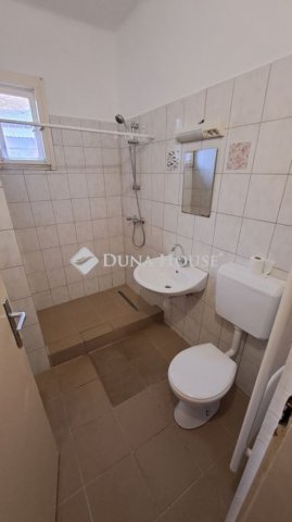 Eladó családi ház, Zalaegerszegen 98 M Ft, 7 szobás