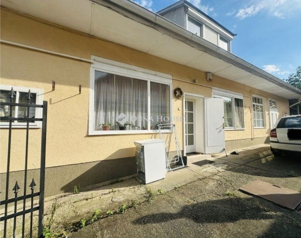 Eladó családi ház, Lábatlanon 52 M Ft, 8 szobás