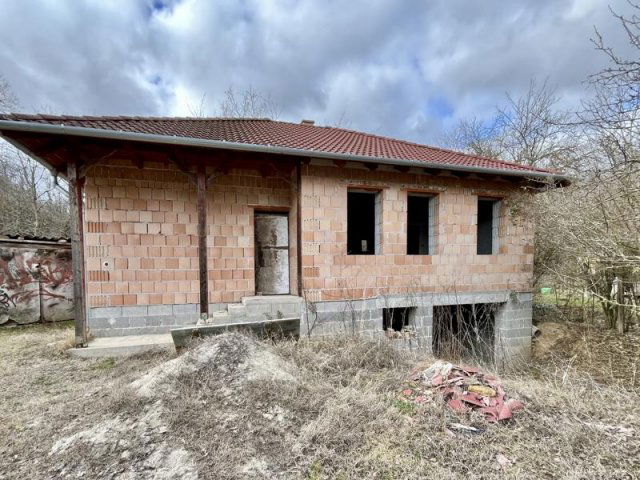 Eladó családi ház, Valkón 35 M Ft, 3 szobás