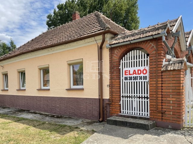 Eladó családi ház, Hosszúperesztegen 32 M Ft, 3 szobás