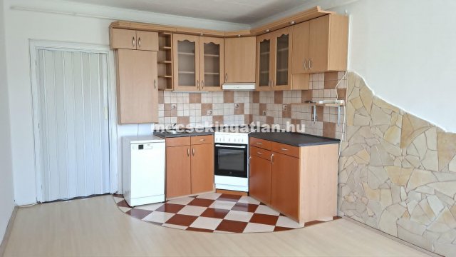 Kiadó panellakás, albérlet, Pécsett 150 E Ft / hó, 2 szobás